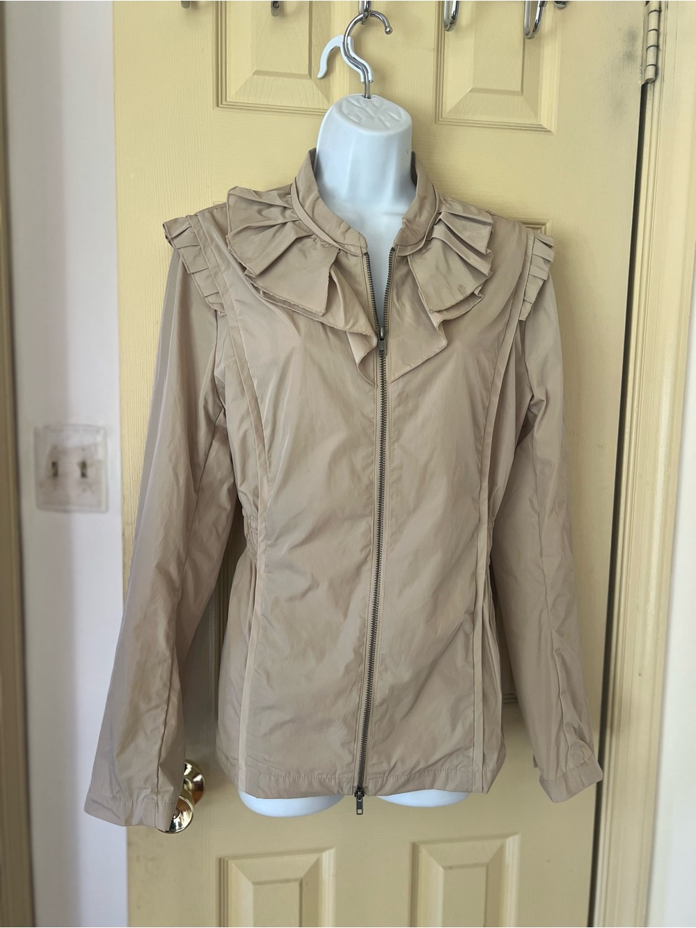 LOGO by Lori Goldstein Beige Ruffle-Collar Zip Jacket